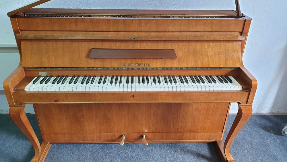 Pianine de marcă mondială