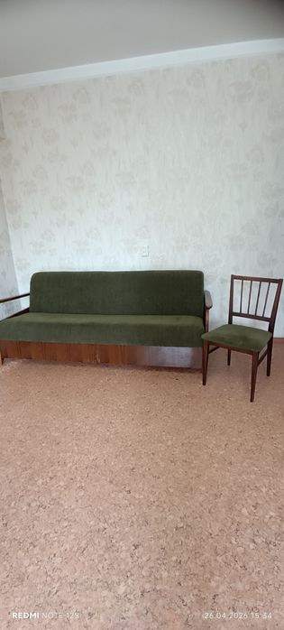 Sfati yaxsh rasiski divan 3 ta stulchigi bor