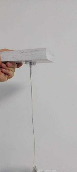 Vand aplica suspendata