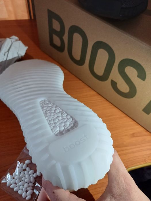 Yeezy Boost 350 V2 Bone