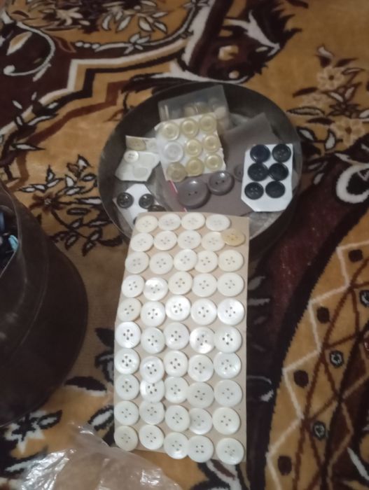 Продам нитки и пуговицы