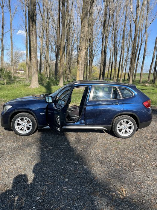 Vând bmw x1 2011