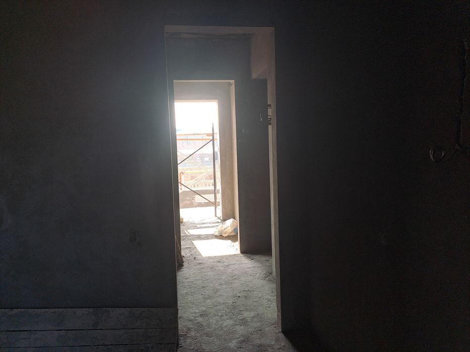 Кибрайский р-н!Про-ся 3-соток евродом каробка 7-комнат+подвал имеется