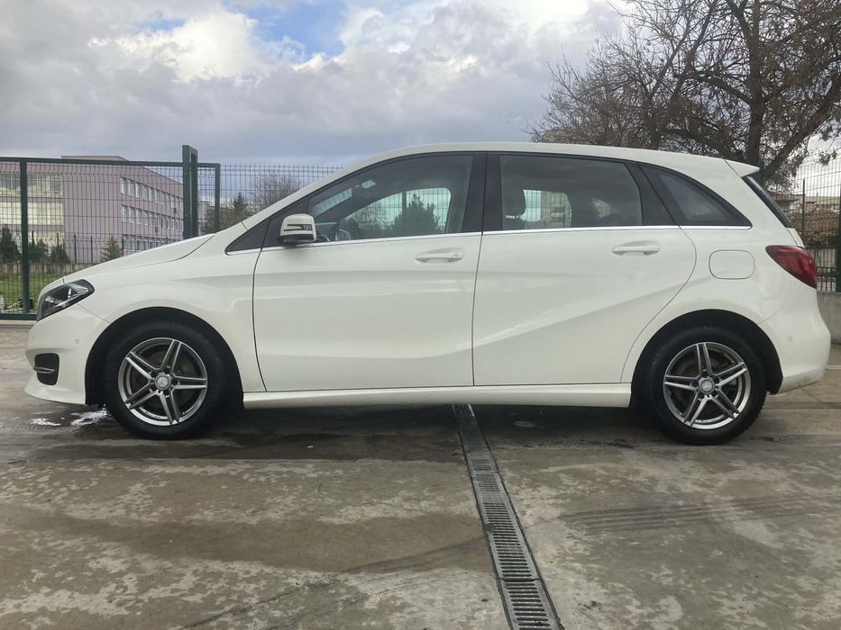 Лек автомобил Mercedes B class