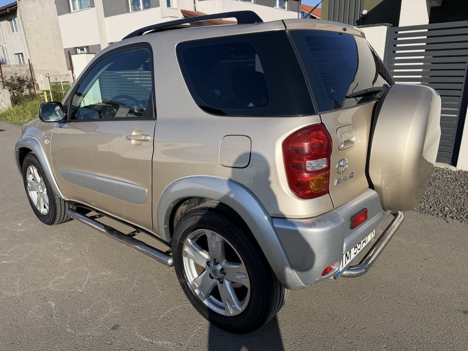 Vand Toyota Rav4 in 2 usi