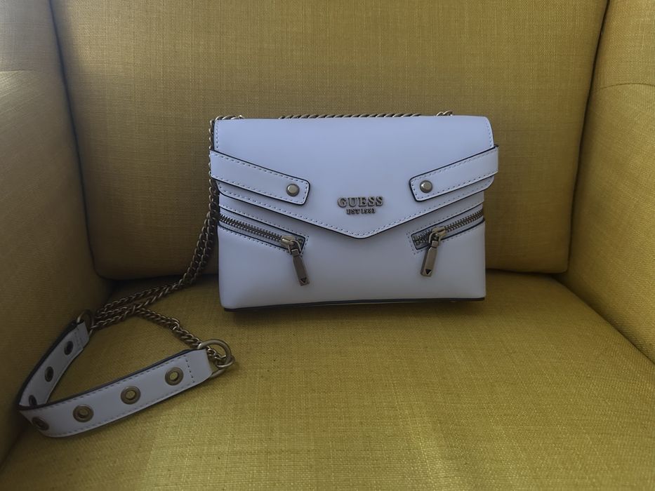 Poseta Guess noua