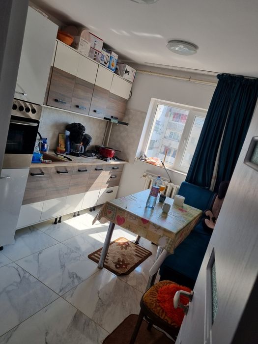 Vand apartament de 3 camere lângă hotel Central