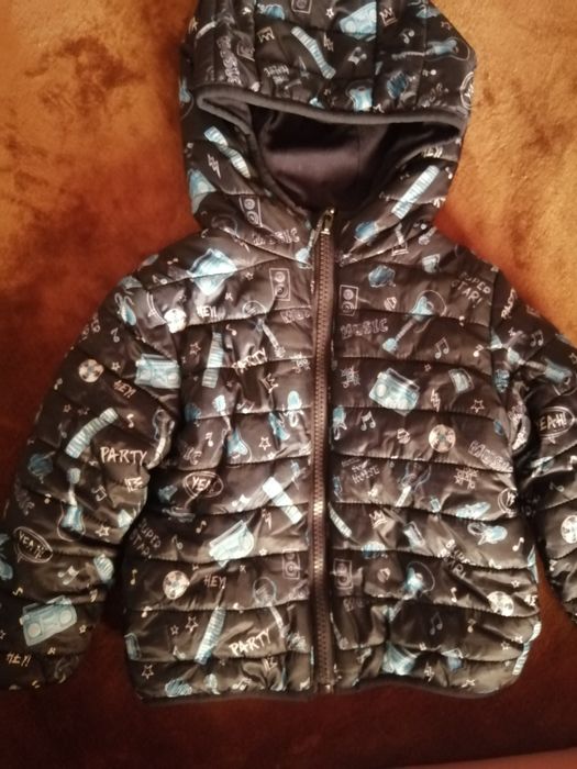 Продам курточку весеннюю детскую