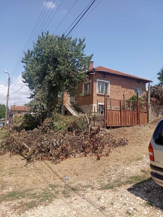 Продавам къща в с.Тръстеник