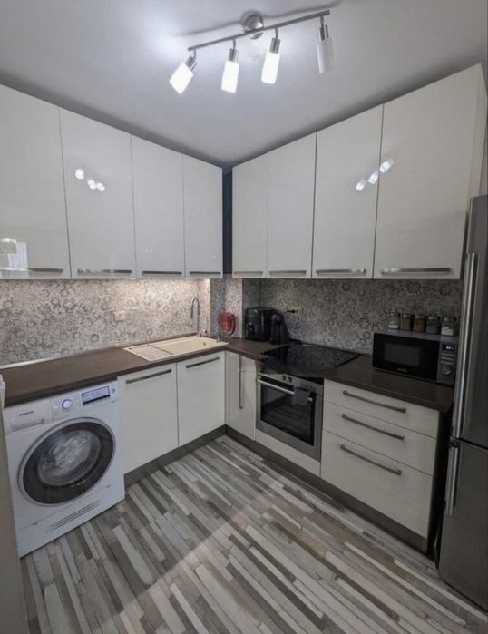 Дава се под наем Двустаен апартамент в Пловдив, Център - 68 кв.м за 408 € - Снимка #4