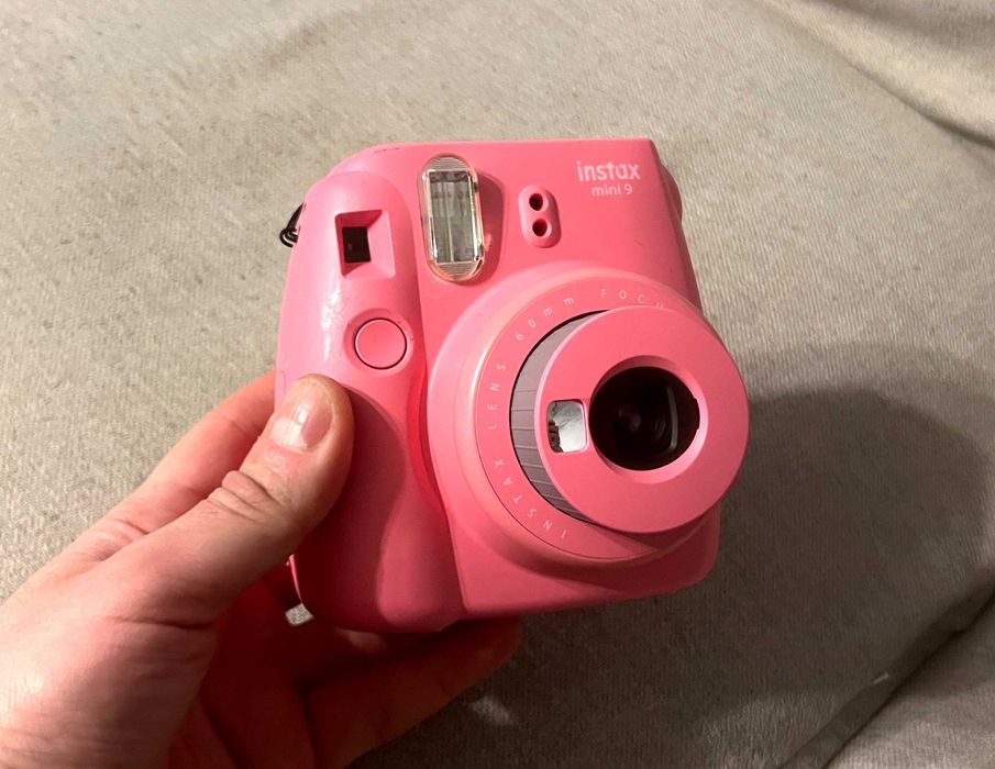 Aparat foto instant Fujifilm Instax Mini 9 roz stare foarte buna