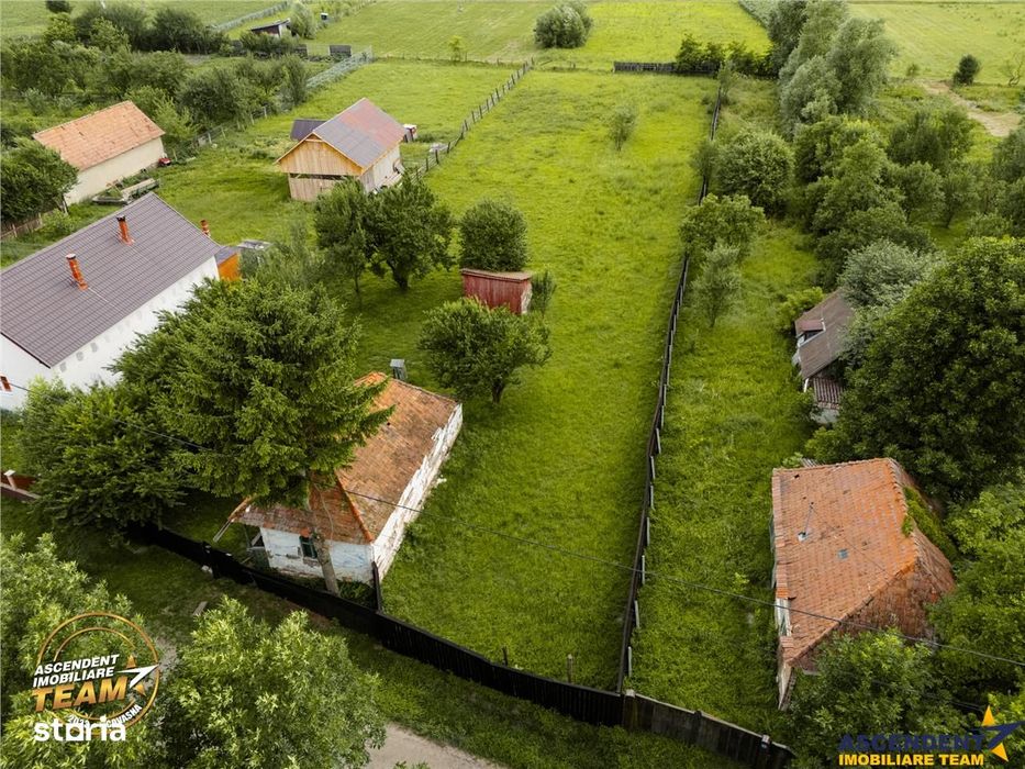 Refugiu autentic in Marcusa, 2.619 mp +casa traditionala, 24 ml Fs, ut