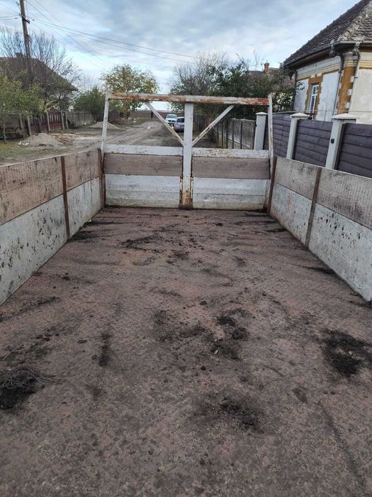 Vand remorca pe foi de arc