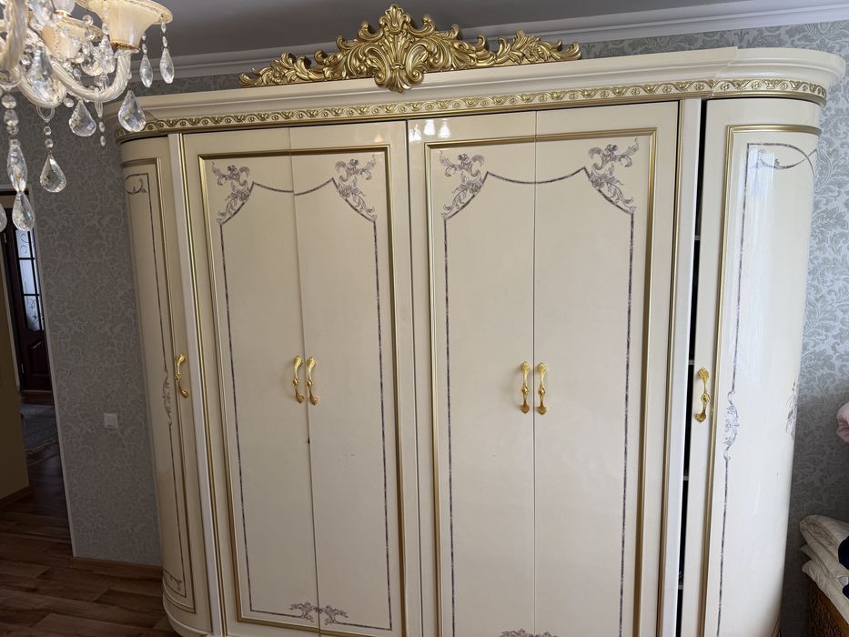 Спальный гарнитур