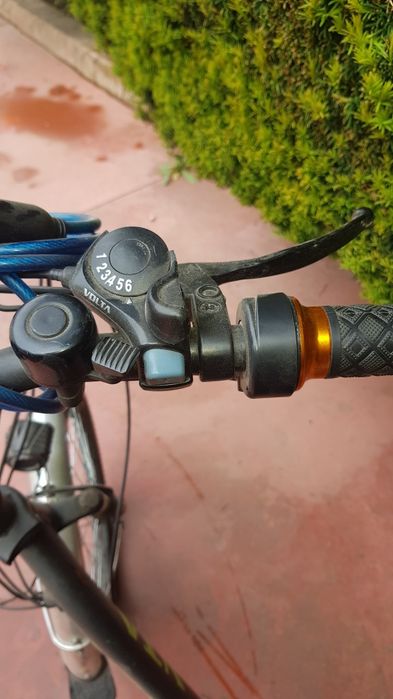 Bicicletă electrică Volta cu accelerație la mână
