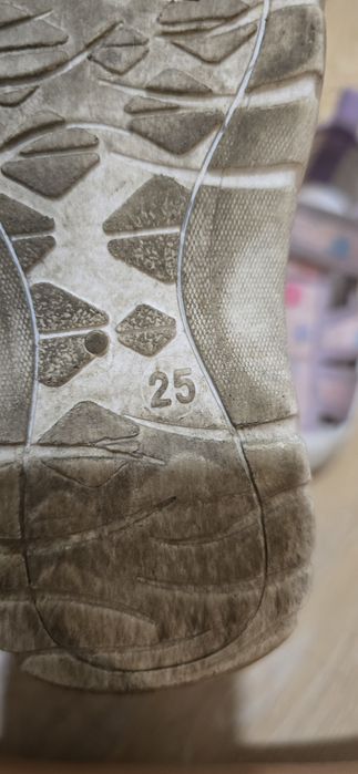 Кожаные кроссовки и сандалии для девочки 25 размер