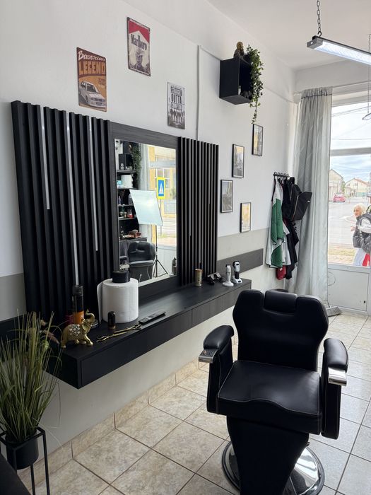 Vand mobilier salon barber cu scaun inclus