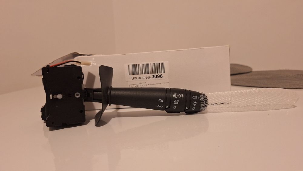 Buton ridicător geam MCamooer pentru Clio 3 8200214943, comandă comuta