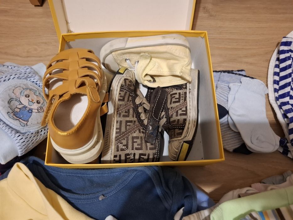 Обещани - Подарявам дрехи и обувки от 0 до 12 месеца