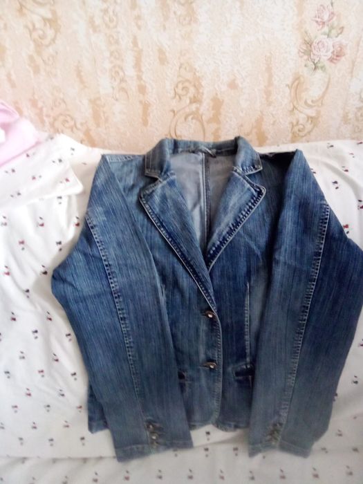 Продам женский джинсовый пиджак