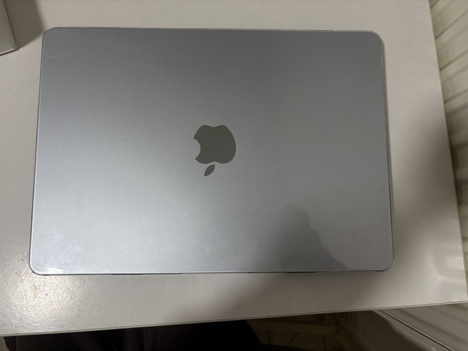 Vand Macbook 13 Air 16gb ram 256