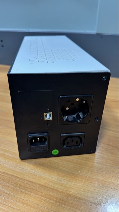 Источник бесперебойного питания (UPS)