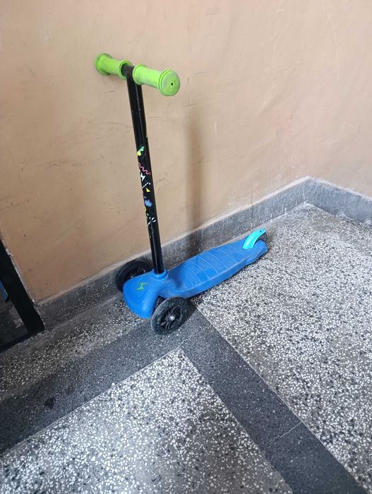Тротинетка и скейтборд