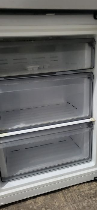 Холодильник Samsung в хорошем состоянии