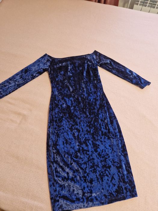 Кадифена рокля 36размер