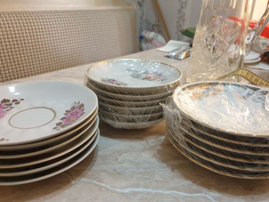 Большие тарелки.