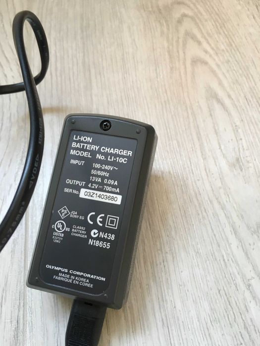 OLYMPUS оригинално зарядно за батерия на фотоапарат