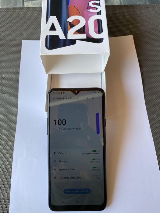 Vand Samsung A20s.