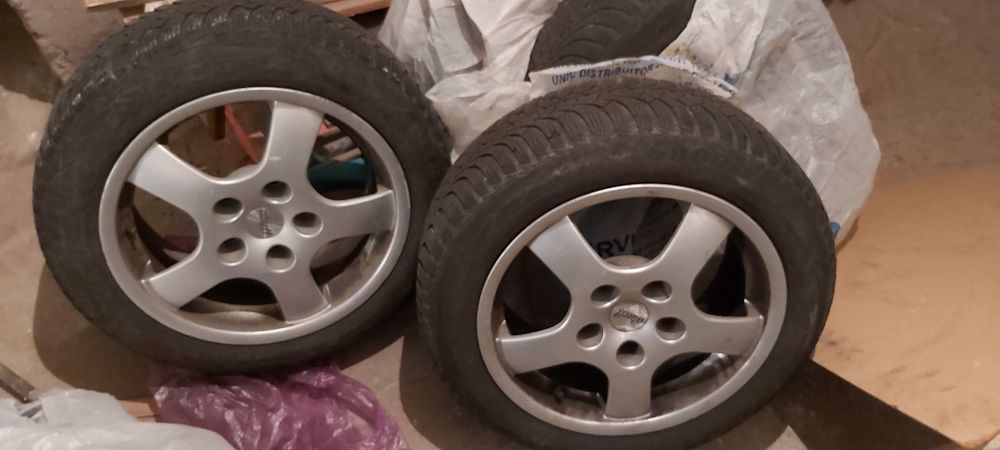 cauciucuri de iarna goodyear  cu jante aluminiu
