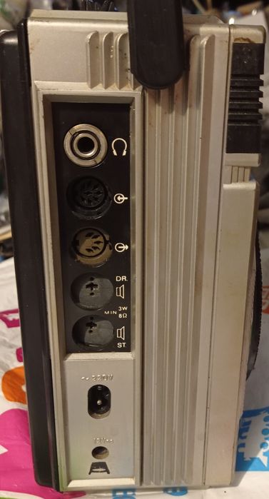 Vând sau schimb radio casetofon Tehnoton RC-2320,defect,bârâie radio.