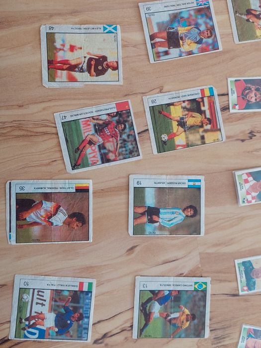 Cartonașe fifa de la cupa mondială din 1990 bune și nu sunt rupte