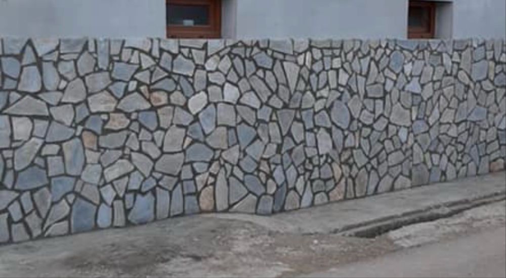 Vand si montez piatra naturala de grecia ma deplasez in toata tara