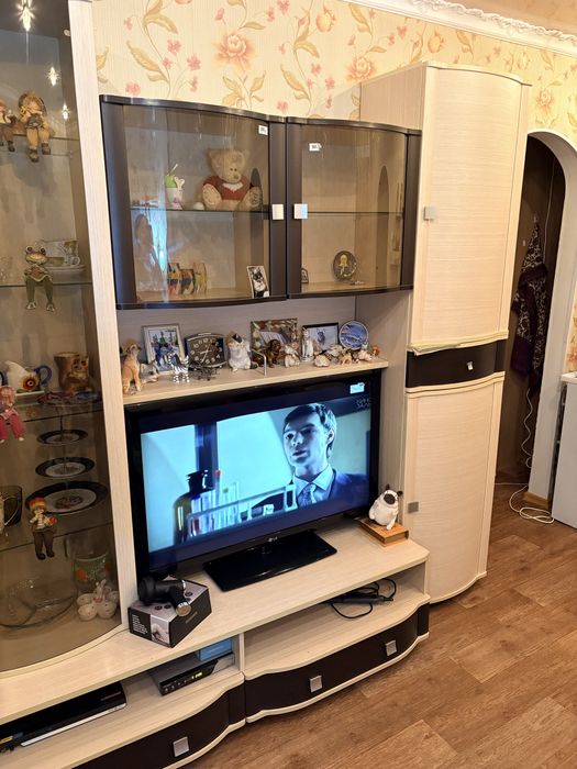 Стенка б/у в хорошем состоянии