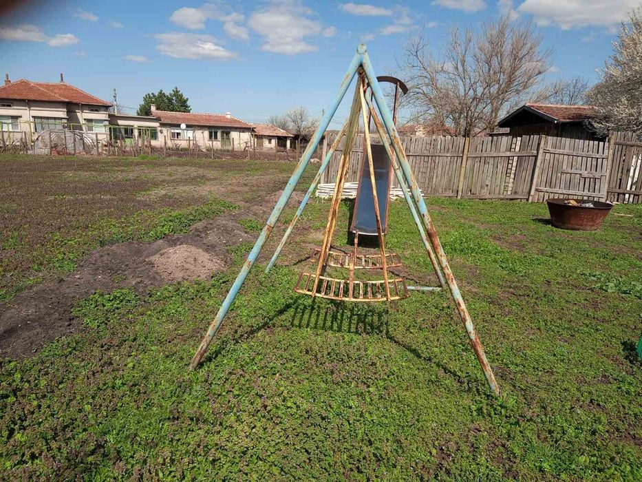 Люлка и пързалка