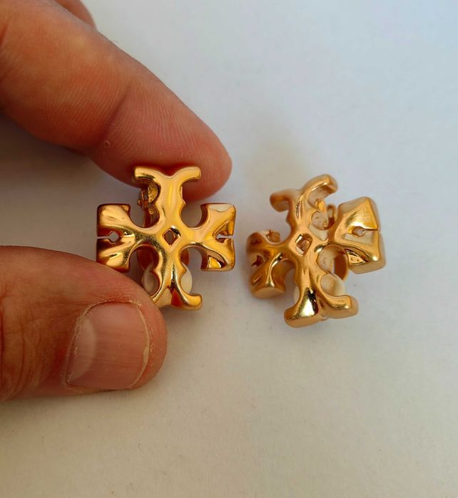 Големи тежки обеци на Tory Burch със закопчаване клипс