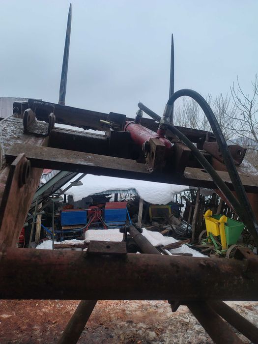 Vând încărcător frontal