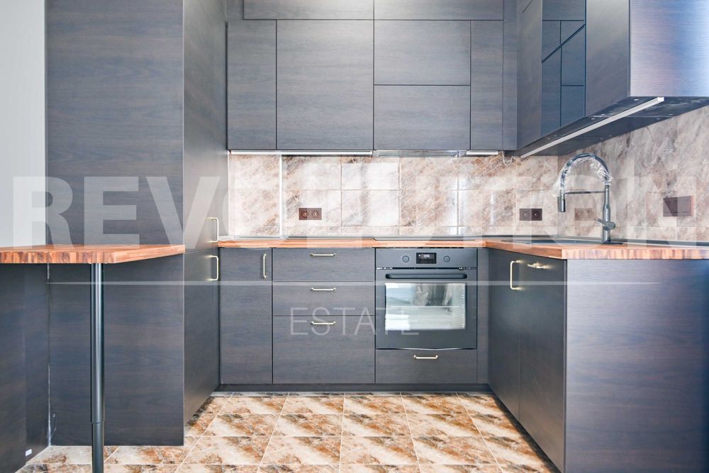 Продава се Тристаен апартамент в София, Витоша - 137 кв.м за 2592 €/кв.м - Снимка #2