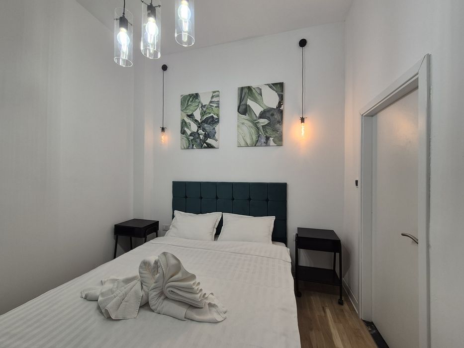 Vând paturi 160x200 cu saltea