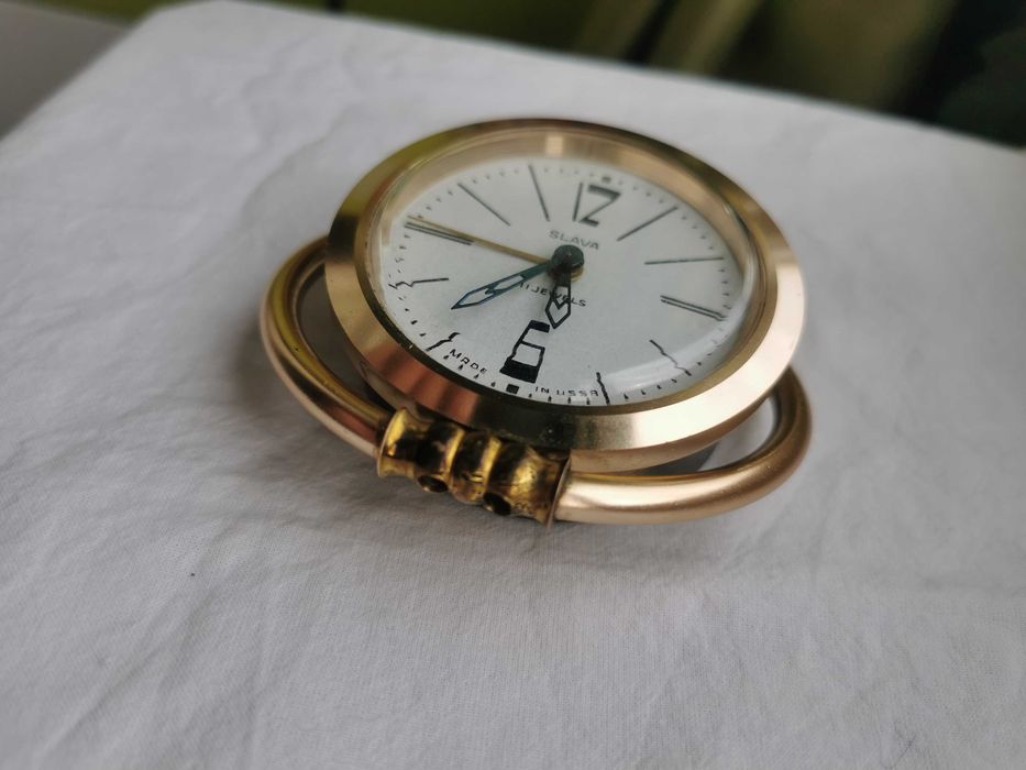 Ceas de masa Slava,mecanic cu alarma-11 jewels, Made in USSR