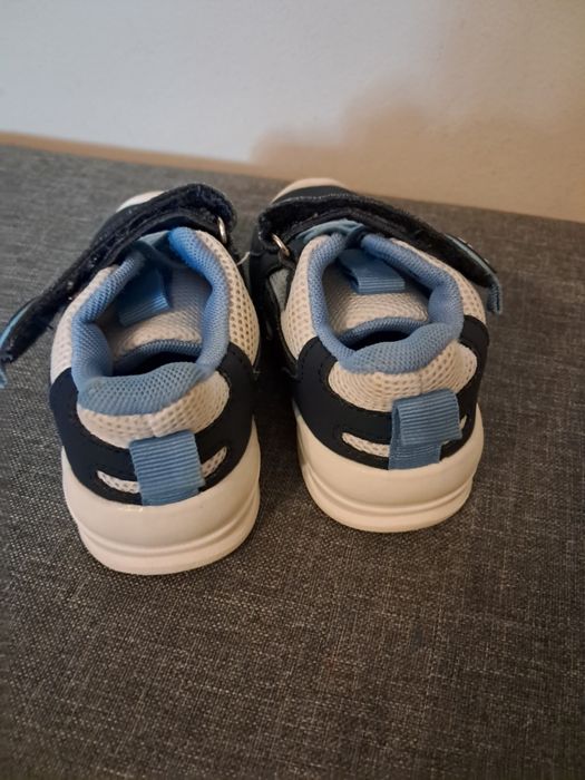 Adidași marimea 22