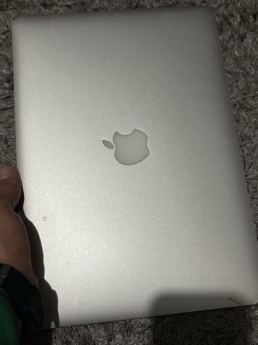 Macbook air i5 cu 2 nuclee din 2017