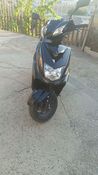 Sukuter kavasaki sotiladi