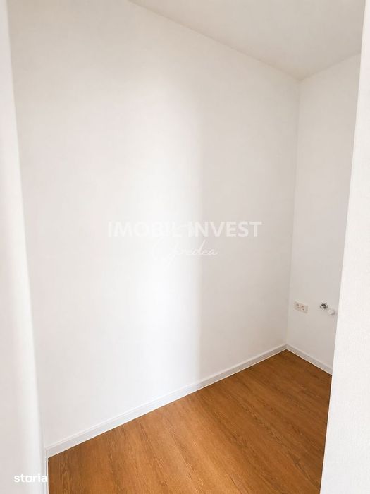 Apartament 2 camere plus balcon de 9,60 mp, bloc nou, parcare, 84.000E