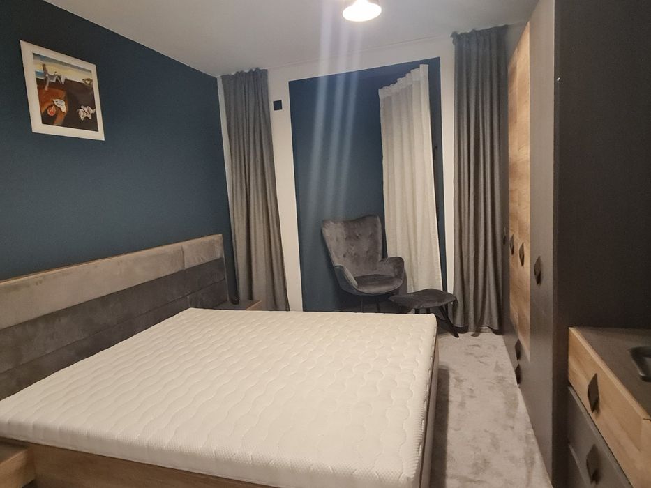 Предлагам цяла самостоятелна сграда с 11 апартамента