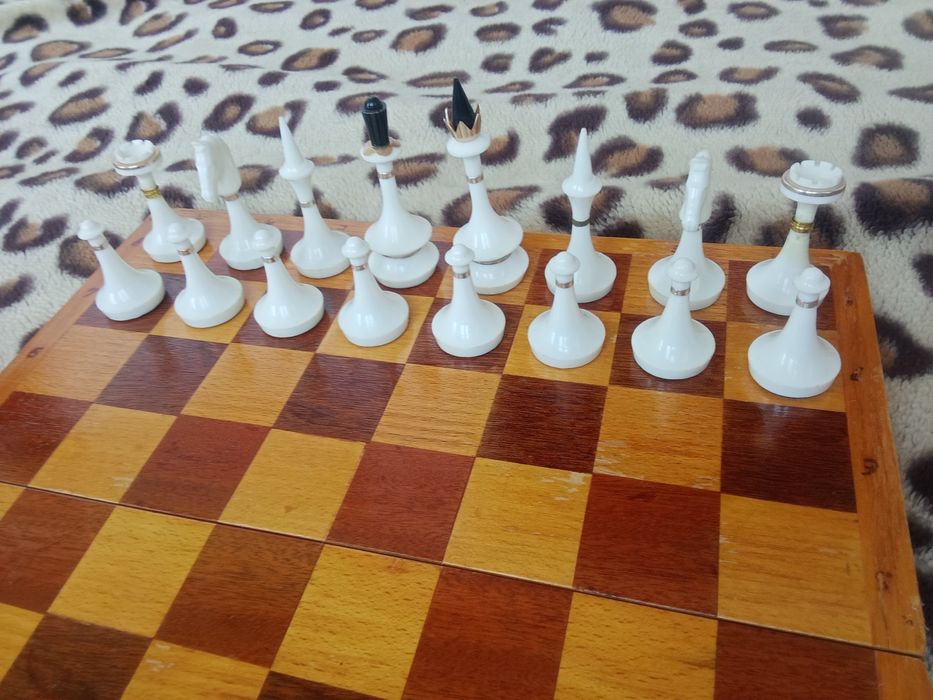 Шахматы СССР  ( размер 37 см х 37 см )