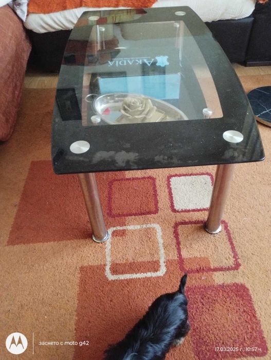 Стъклена холна масичка
